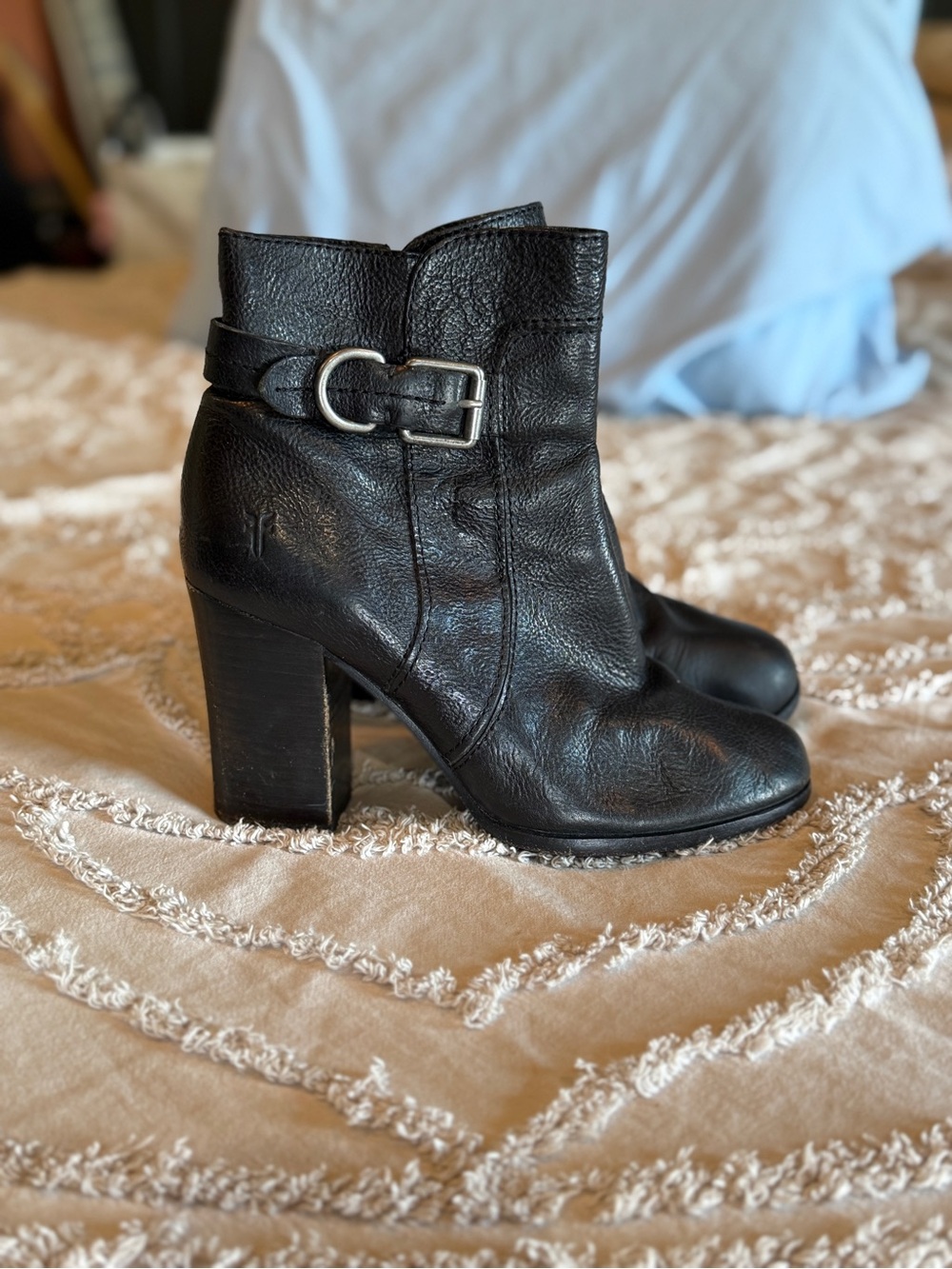Frye Parker D Black Leather Buckle Heel Booties sz. 8.5